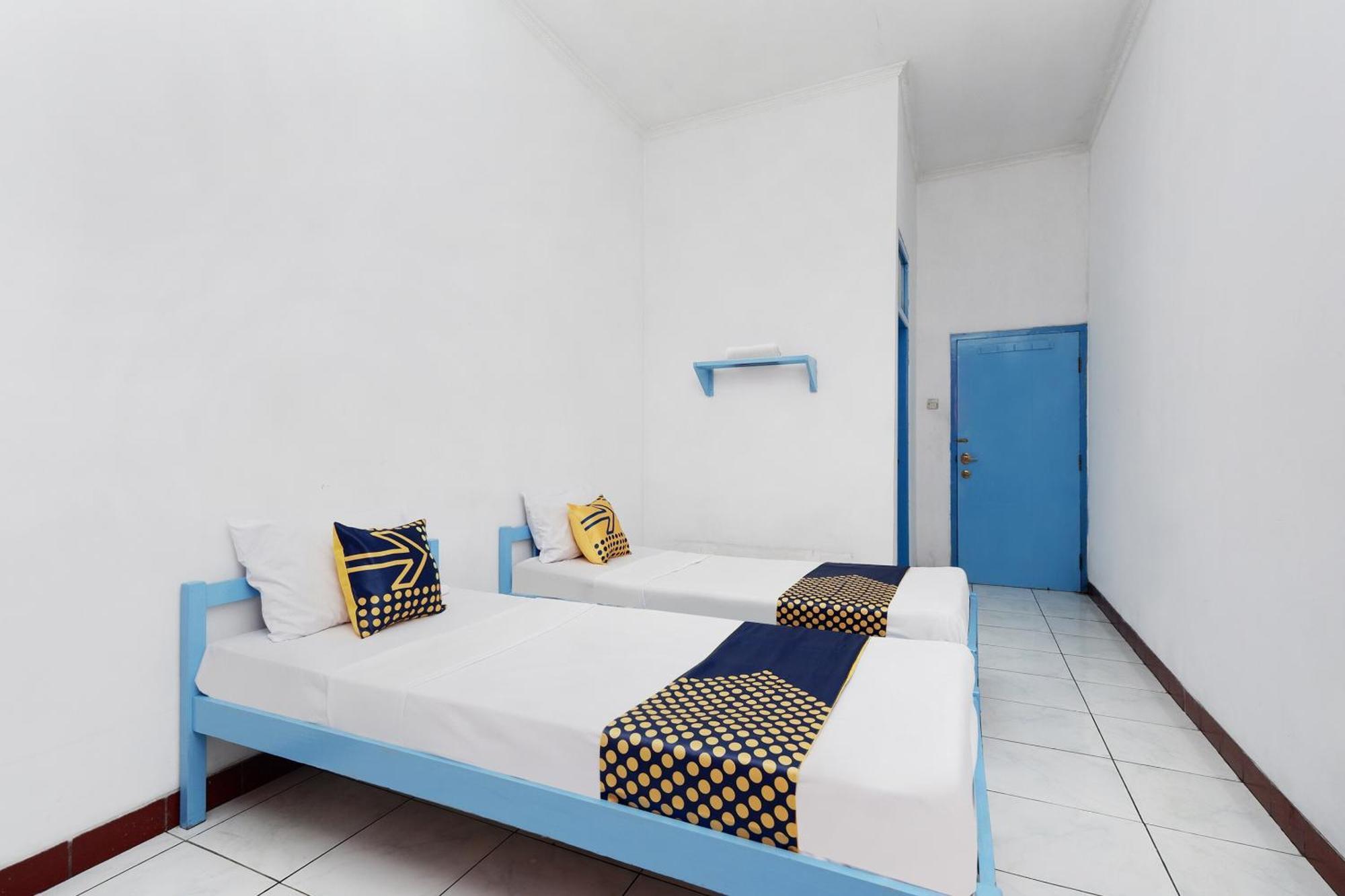 Spot On 2289 Hotel Saudara Тегал Экстерьер фото
