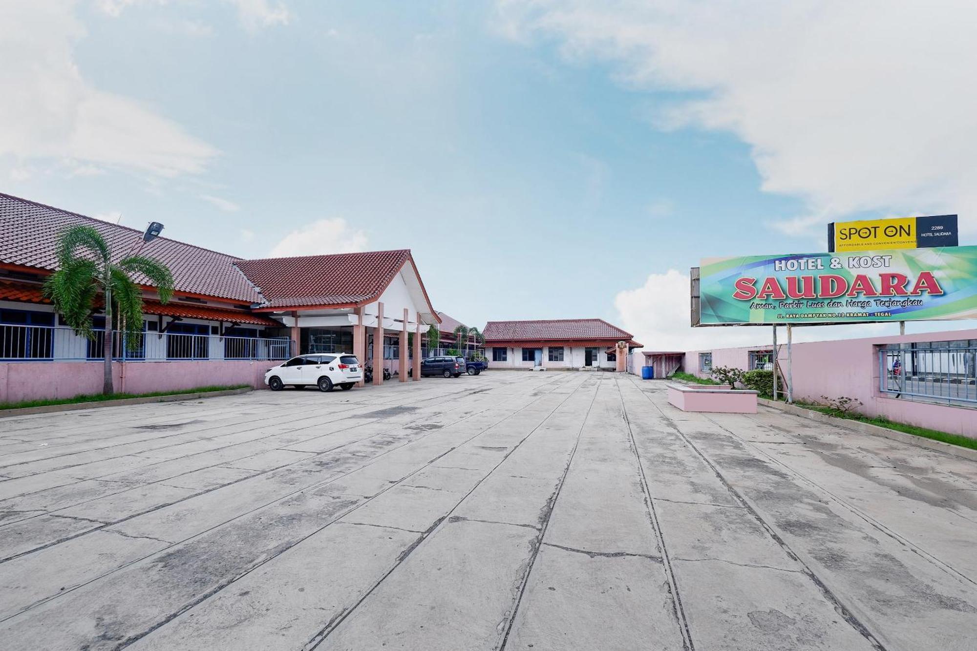 Spot On 2289 Hotel Saudara Тегал Экстерьер фото
