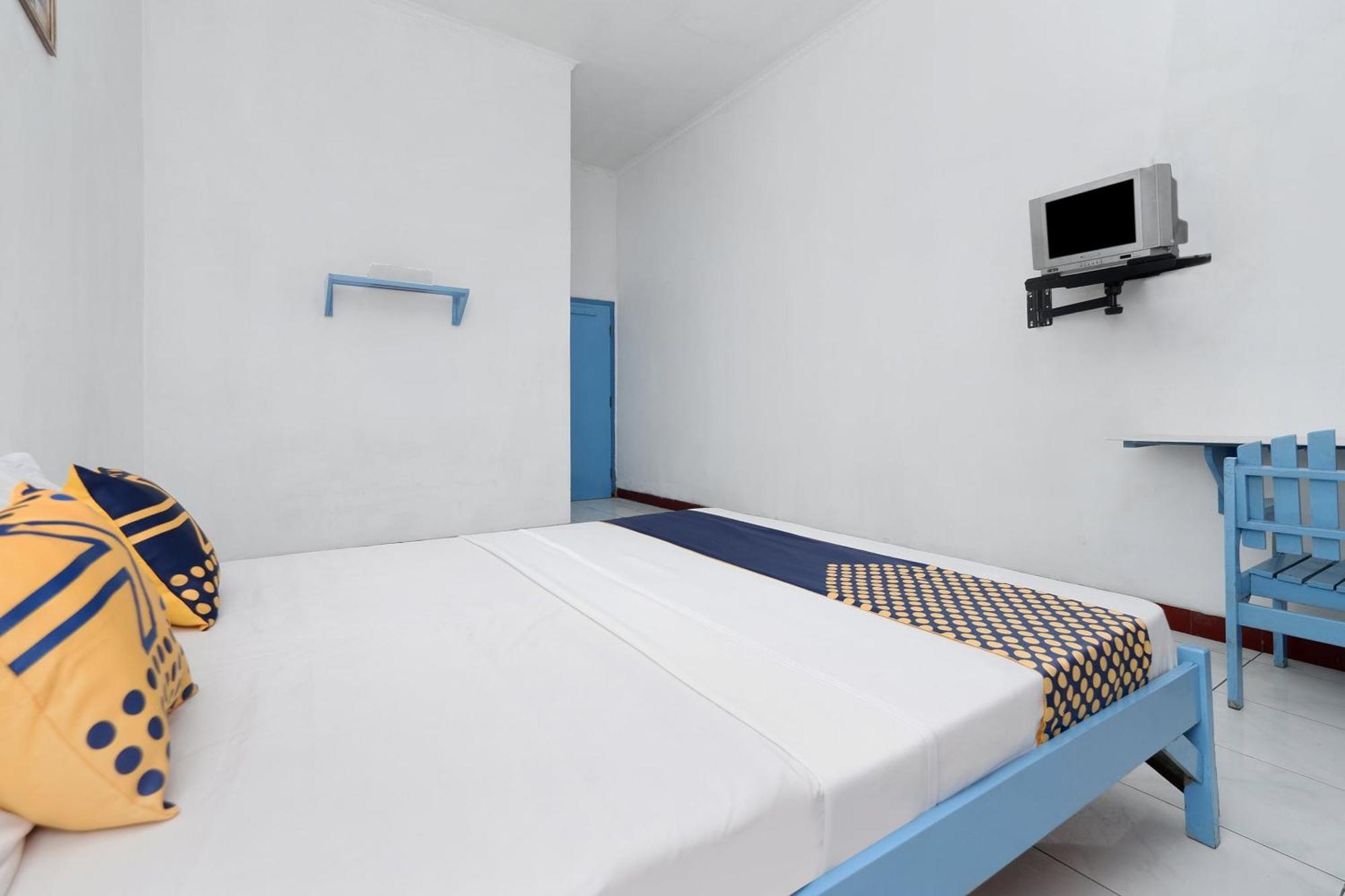 Spot On 2289 Hotel Saudara Тегал Экстерьер фото