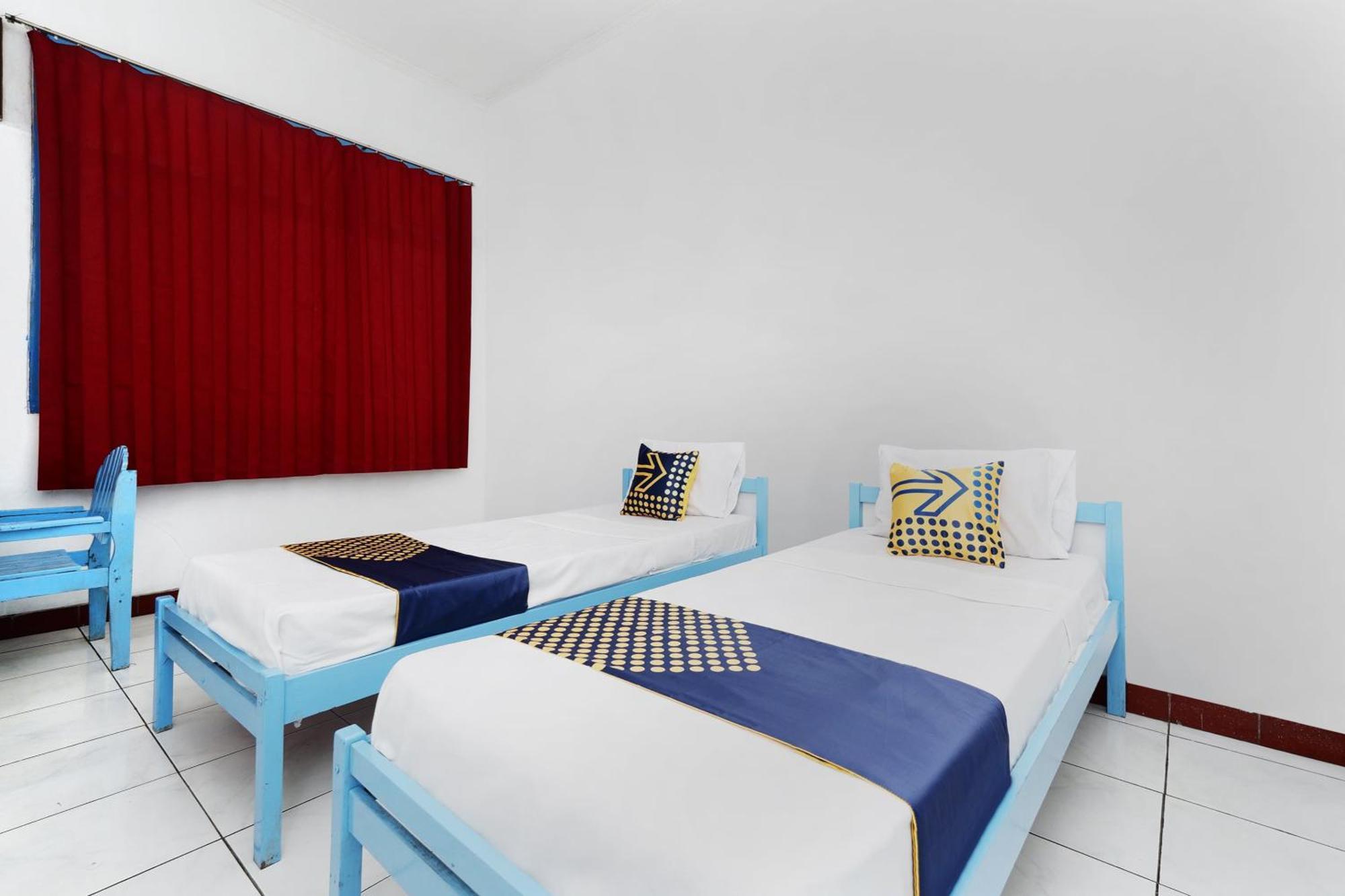 Spot On 2289 Hotel Saudara Тегал Экстерьер фото