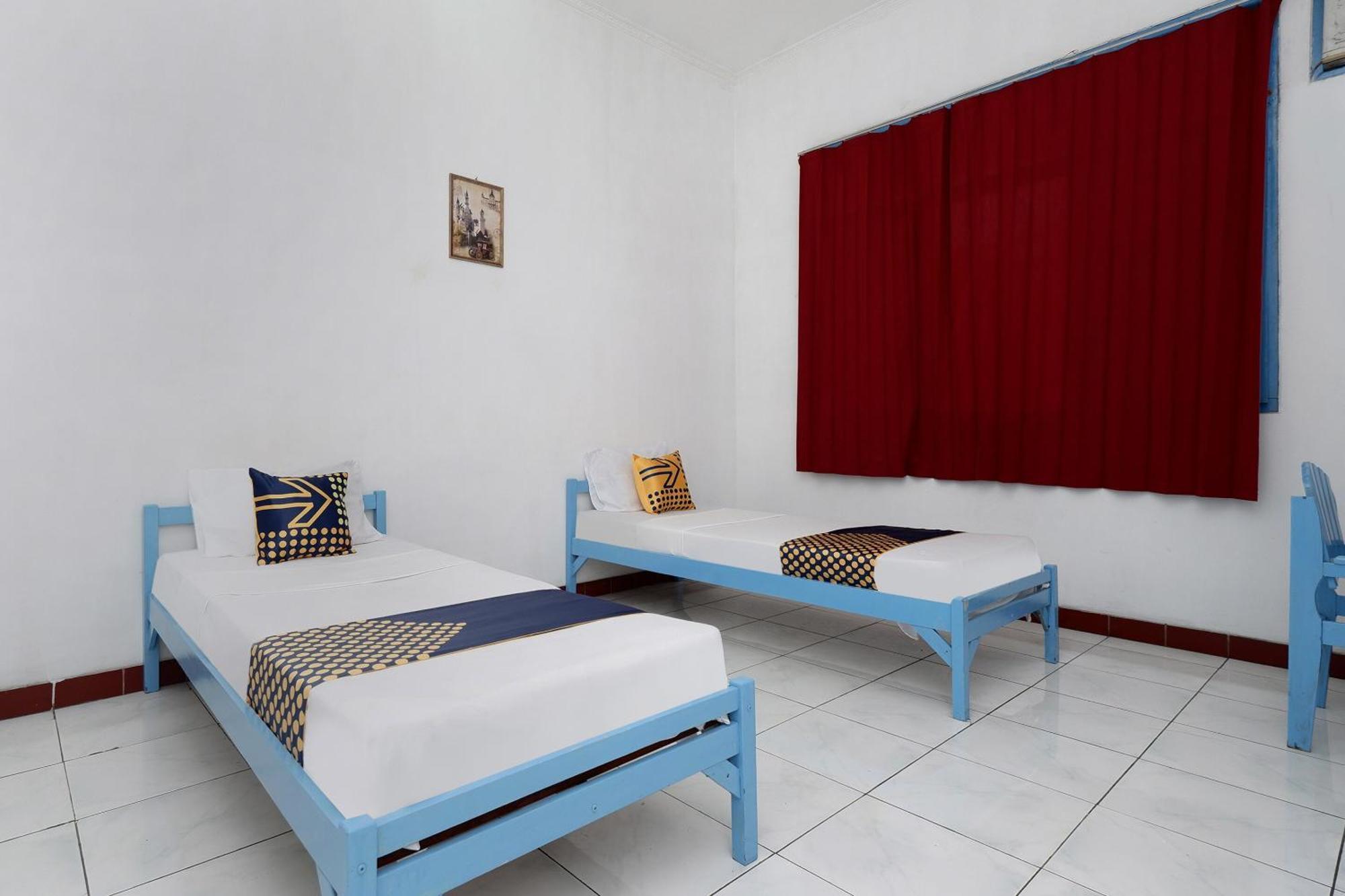 Spot On 2289 Hotel Saudara Тегал Экстерьер фото
