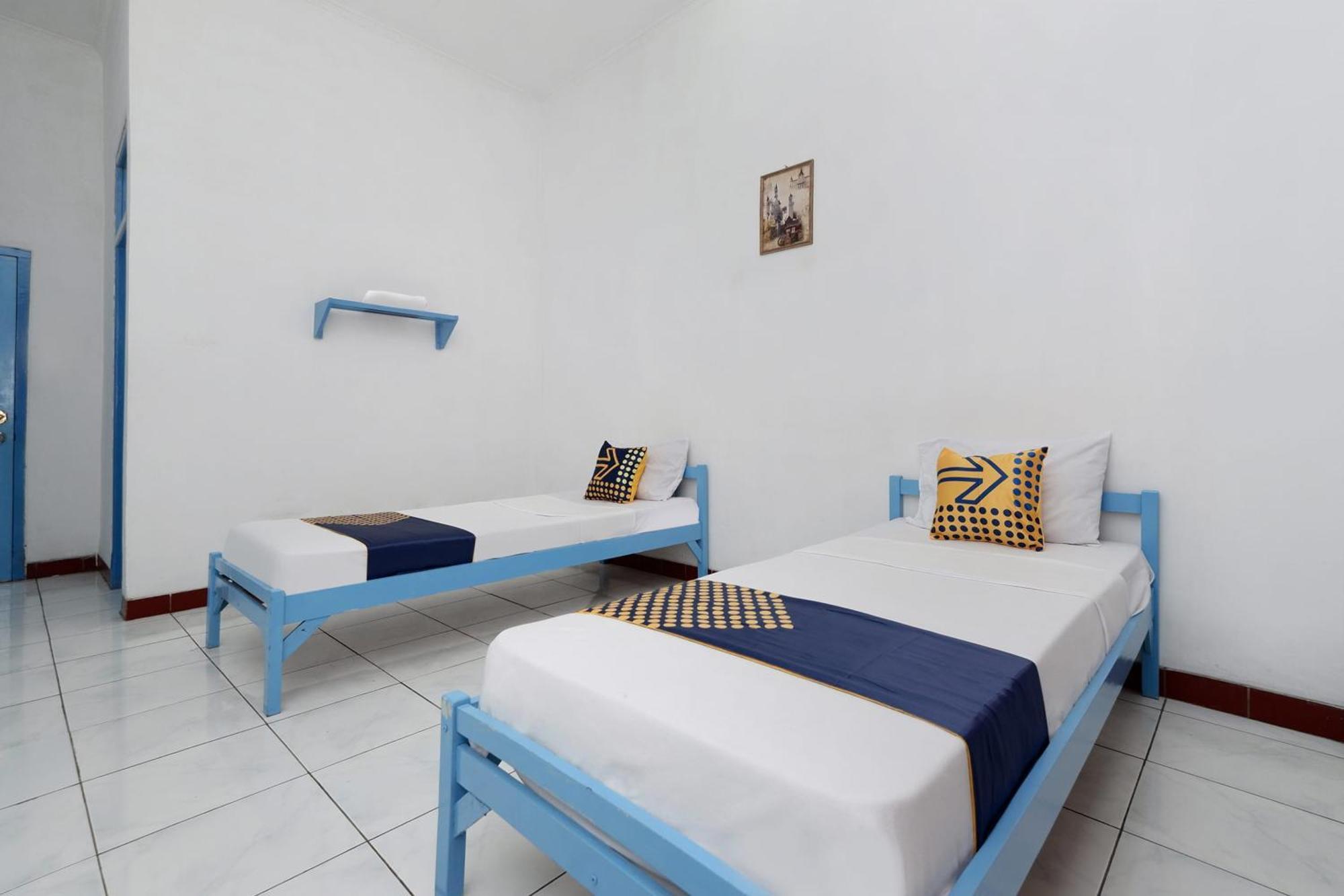 Spot On 2289 Hotel Saudara Тегал Экстерьер фото