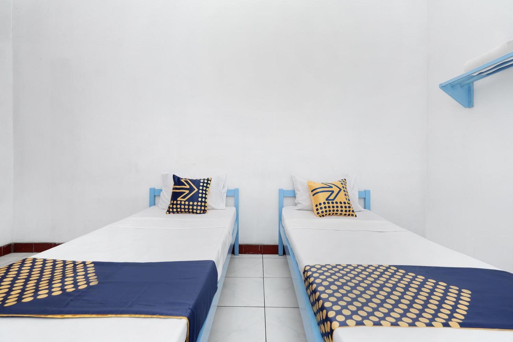 Spot On 2289 Hotel Saudara Тегал Экстерьер фото